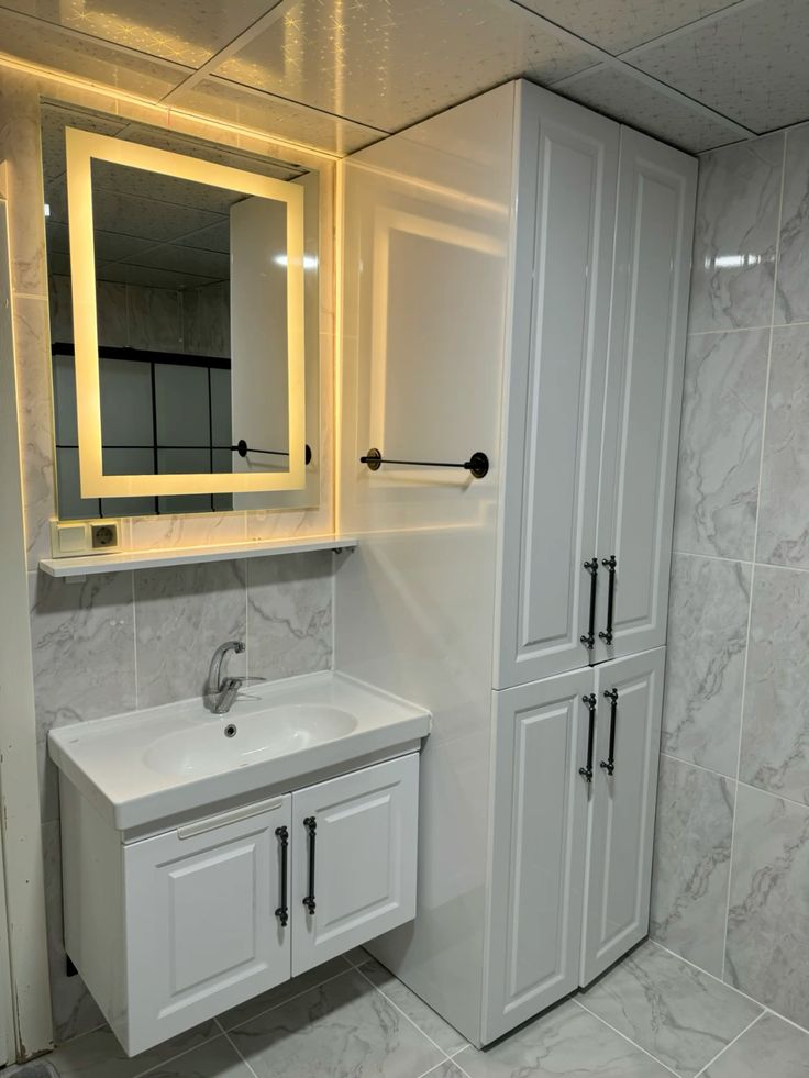 Banyo Dolabı · Model 02
